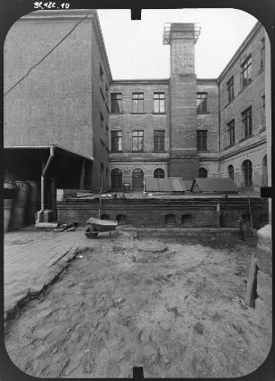 Leipzig-Lindenau, Merseburger Straße 56/58. Kommunale Berufsschule (Karl-Heine-Schule, um 1905). Hofansicht