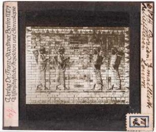 Persien, Emaillierter Relieffliesen. Paris, Louvre (Stoedtner-Nr. 6014)