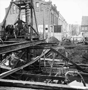 Hagenstraße: Bauarbeiten an der neuen Travebrücke beim "Hamburger Tor": Blick nach Osten
