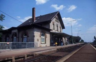 BlaufeldenEmpfangsgebäude Bahnsteig