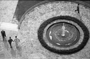 Berlin: Funkturm; Blick vom Restaurant; Brunnen von oben