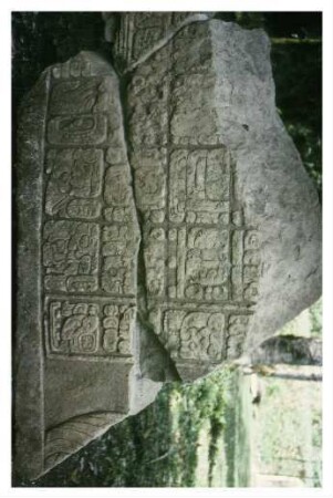 Yaxchilan, Stela 33 (YAX: St. 33)