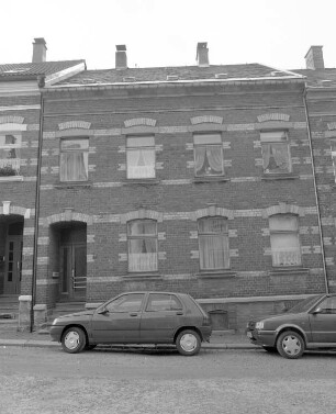 Schöneck, Wiesenstraße 8. Wohnhaus. Straßenfront