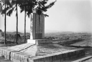 Denkmal für Gefallene : Ein Denkmal für Gefallene der Revolution von 1932 in der Nähe der Schützengrabenreste bei Campinas.