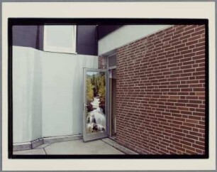 Blick auf eine offene Eingangstür mit Fototapete beklebt, Buxtehude