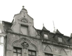Görlitz, Brautwiesenstraße 13. Wohnhaus mit Laden (um 1898). Dachhäuschen