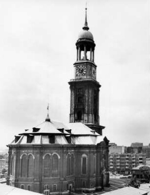 Hamburg-St. Pauli Die Hauptkirche St. Michaelis ("Michel") fotografiert im Winter 1969.