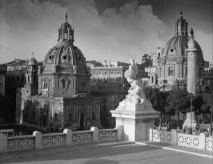 Rom, Piazza Venezia. Nationaldenkmal für Viktor Emanuel II. (1885-1911; G. Sacconi). Terrasse mit Figurengruppe