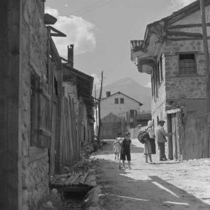 Alltagsbild. Landsleute unterwegs in Bansko