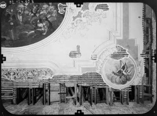 Zittau. Ehem. Franziskanerkloster. Heffterbau (1652/1662; M. Pötzsch). Großer Saal (ehem. Bibliothekssaal) mit Medaillon und Deckengemälde (Vorstellung der Pandora durch Jupiter)