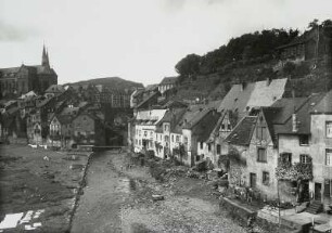 Saarburg, Stadtteilansicht : Saarburg. Stadtteilansicht (an der Mündung des Leukbaches in die Saar). Blick nach Südwesten gegen die Laurentiuskirche