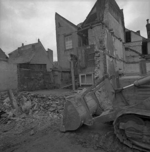 Abbruch von einsturzgefährdeten Häusern in der Altstadt Ecke Markgrafen- und Brunnenstraße.