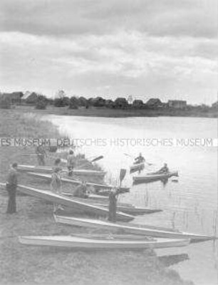Leben in Zabelsdorf (Kr. Gransee): Wassersportgruppe des Dorfklubs am See
