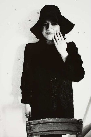 Die Künstlerin Eva Hesse in ihrem Atelier in der Bowery