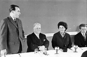 Freiburg: Regierungspräsidium; Empfang der erfolgreichen Skiläufer des Schwarzwaldes; Dr. F. Stober (Schwarzwald Skiverband) spricht