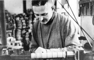 Nossen-Deutschenbora. Dorfmühle, Drechsler Johannes Matthes, um 1940, Repro