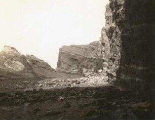 Helgoland. Westküste. Links der Sockel des eingestürzten Snepgats