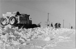 Reportage "Was kostet der Schnee?". Schneepflug im Einsatz