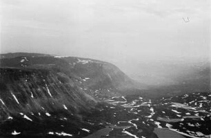Luftbildaufnahme eines Gletschertals : von Gletschern geformte Landschaft.