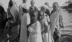 Dorfbewohner an der Holzstation vor Renk [Reise nach dem Sudan, Band 1]