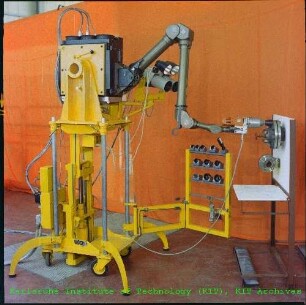 Elektrischer Master-Slave-Manipulator (EMSM I) der Abteilung Reaktorbetrieb und Technik (RBT)