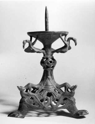 Romanischer Leuchter aus Sankt Michale am Zollfeld : Romanischer Leuchter aus Sankt Michale am Zollfeld. Bronze (1201/1300). Klagenfurt: Landesmuseum für Kärnten