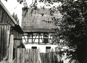Garnsdorf, Hauptstraße 69. Ehemaliger Vierseithof (um 1750). Seitengebäude