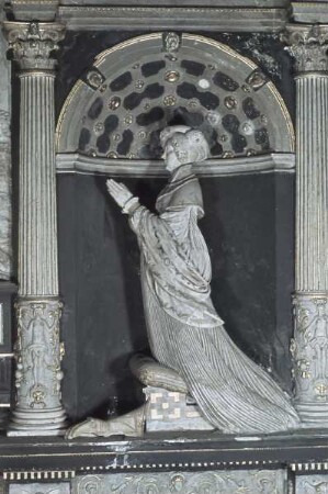 Epitaph des Herzogs Ernst des Bekenners und seiner Frau Sophia, Herzogin von Mecklenburg — Nische mit Figur der Herzogin Sophia von Mecklenburg