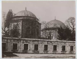 Süleymaniye-Moschee, Istanbul Mausoleen von Sultan Süleyman d. Prächtigen und seiner Gemahlin Roxelane: Außenansicht
