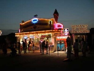 Imbiss-Stand am Seineufer nahe Eiffelturm