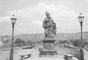 Würzburg: Heiligenfigur auf der alten Brücke