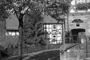 Burgmauer (Burgmauer); Burghaun, Stadtstraße 4, Marktplatz 8, Marktplatz 5