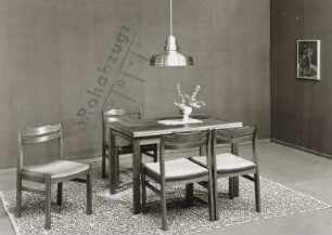 Eßtisch (Modell 322/20) mit vier Stühlen (Stuhl mit gepolsterter Sitzfläche (Modell G 20)) ((1981; VEB Vereinigte Sitzmöbelindustrie Neuhausen)