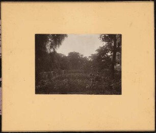 Hausgarten Klingner, Bergisch Gladbach: Blick über Gemüsebeete und Obststräucher, umseitig Vermerk