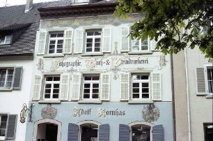 Freiburg i. Br.: Adolf Kornhas-Haus in der Herrenstraße