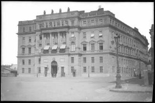 Budapest. Honvédministerium (1879-1881)