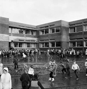 Schule am Masurenweg: Schulhof