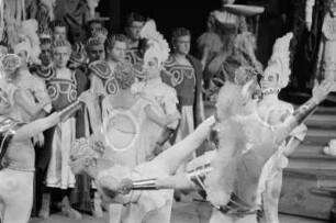 Szenenbilder aus der Oper "Idomeneo" von W. A. Mozart, Libretto G. Varesco, Regie C. Ebert, Dirigent A. Rother, mit E. Haefliger, H. Krebs, L. Rysanek, E. Grümmer, H. H. Nissen, J. Alexander. Städtische Oper Berlin, Premiere 27.01.1956
