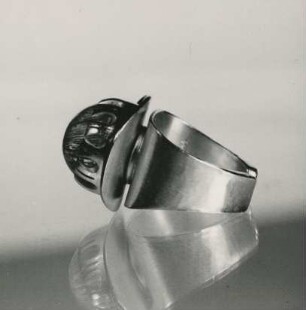 Offener Ring aus Gold mit Rufil-Bergkristall von Erika Brockhausen