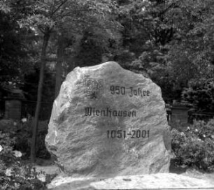 Gedenkstein zur Erinnerung an das 950-jährige Bestehen Wienhausens