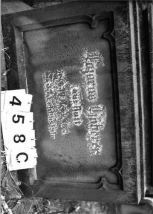 Grabstein 458 (Index: 100095295) Maße HxBxT: 288x56x36 cm Symbolik: aufgeschlagenes Buch: Grabstein 458C