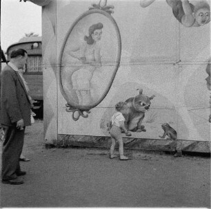 Rummel auf der Dresdner Vogelwiese Fučikplatz. Bemalte Budenwand