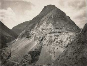 Andenbahn, obere Kehre an "Devils Nose", unterhalb Alausi (1900 m)