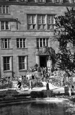 Freiburg: Haupteingang Universität mit Parkanlage, von oben