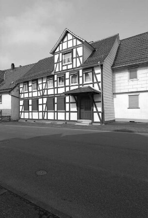 Einhaus; Helsa, Berliner Straße 25