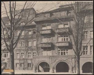 Wohnhausgruppe Lauterbach, Breslau: Straßenansicht mit Arkaden
