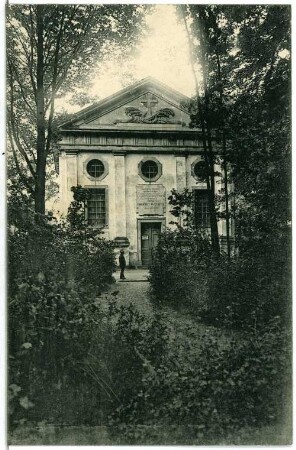 Altzella. Mausoleum im Park