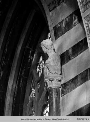 Heiligenbüsten zu Seiten der Obergadenfenster : Halbfiguren im Langhaus