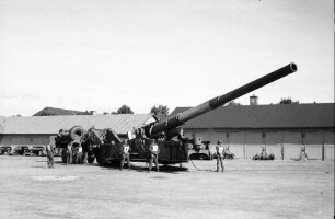 Freiburg: US-Army Atomkanone; Kanone in Gefechtsstellung, Hintergrund Baracke