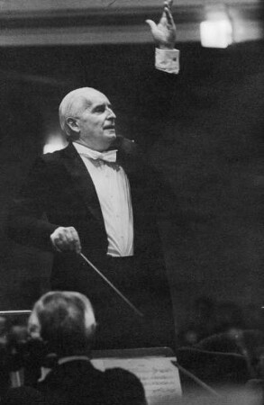 Václav Neumann : Portrait des Dirigenten Václav Neumann am Dirigentenpult